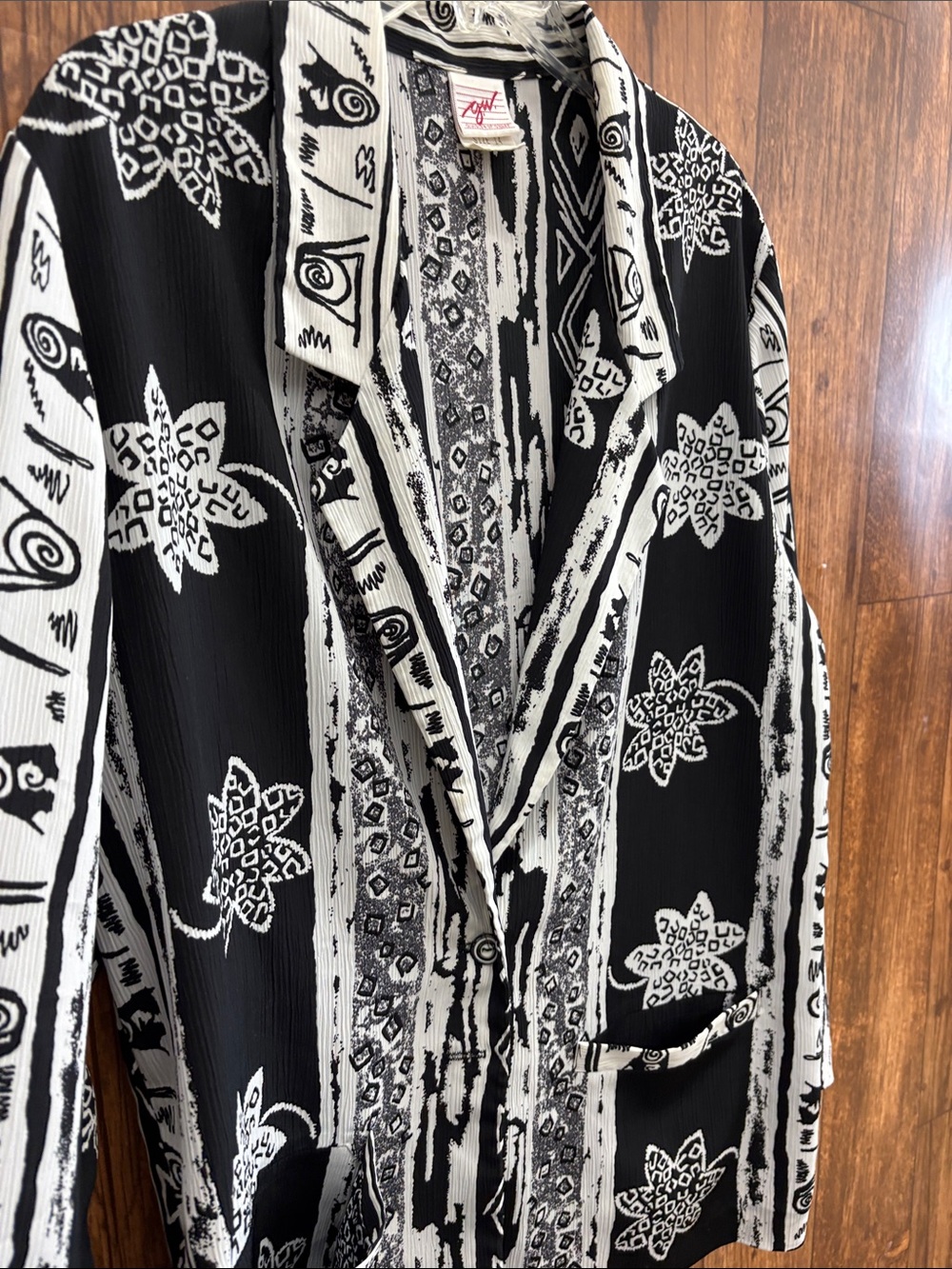 Black & White Printed Button-Down Shirt Jacket - Picture 2 of 6